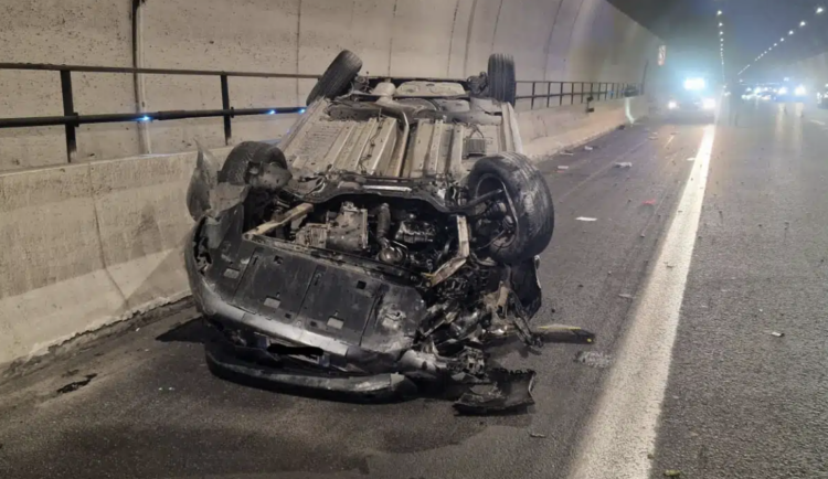 Auto si ribalta in galleria, code sulla Catania-Siracusa