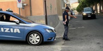 Modica, aggredisce i poliziotti che lo fermano con il taser: 30enne in manette
