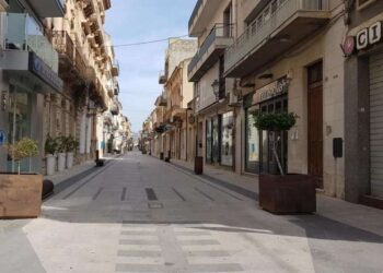 Vittoria e il decoro in centro storico, ordinanza del sindaco per vetrine e saracinesche