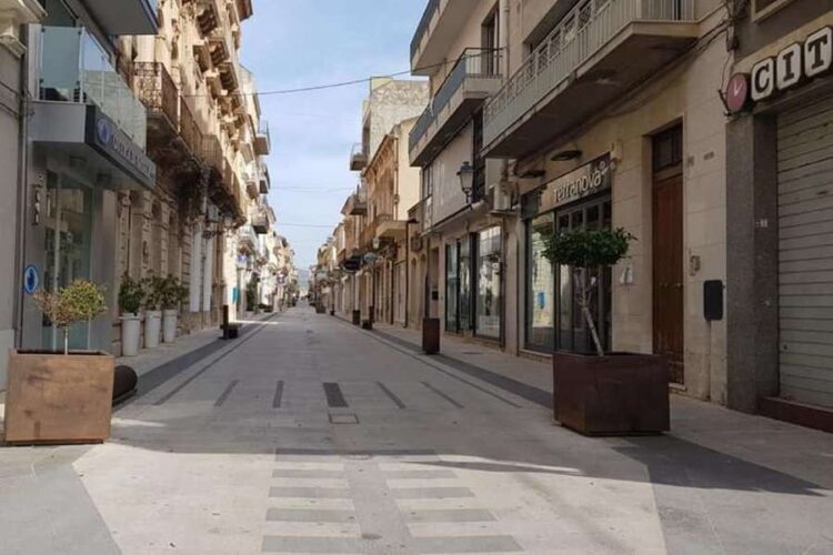 Vittoria e il decoro in centro storico, ordinanza del sindaco per vetrine e saracinesche