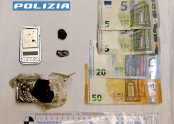 Vittoria, arrestato un 17enne per spaccio