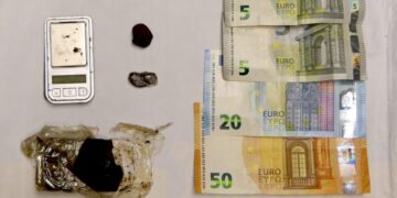 Vittoria, arrestato un 17enne per spaccio