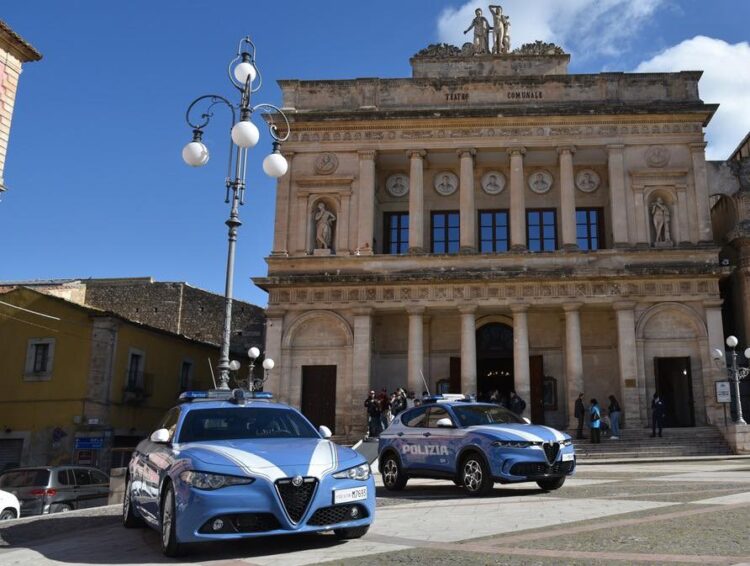 Vittoria: maltrattamenti alla compagna e ai figli minori, braccialetto elettronico per un 35enne