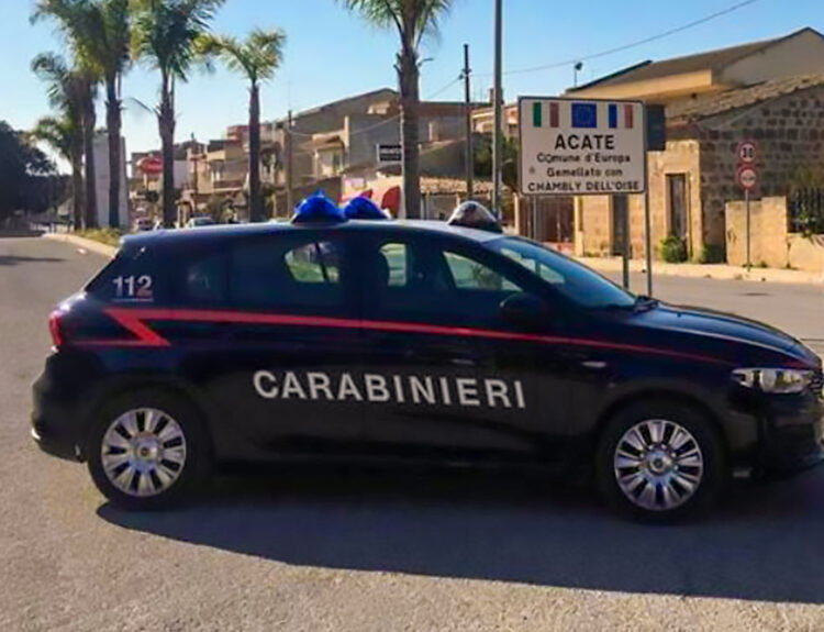 Acate, colpisce l’ex genero alla testa con uno sgabello: denunciato un 65enne