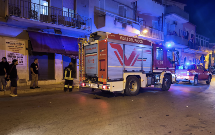 Incendio al market bangladese di Acate, finisce in manette un albanese