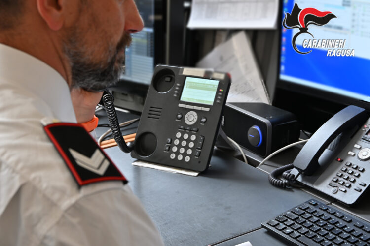 Vittoria, usa lo spray al peperoncino per rubare i telefonini a due bangladesi: 17enne tunisino in manette