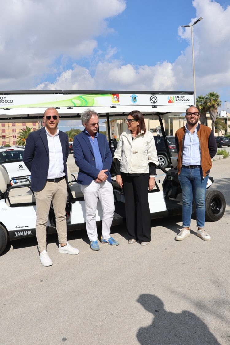 Modica, consegnate tre navette totalmente elettriche