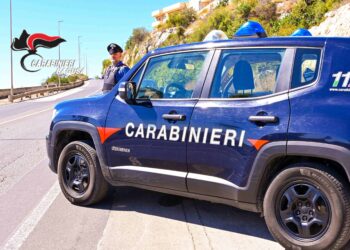 Ispica, appicca il fuoco a un’auto in strada: denunciato 57enne