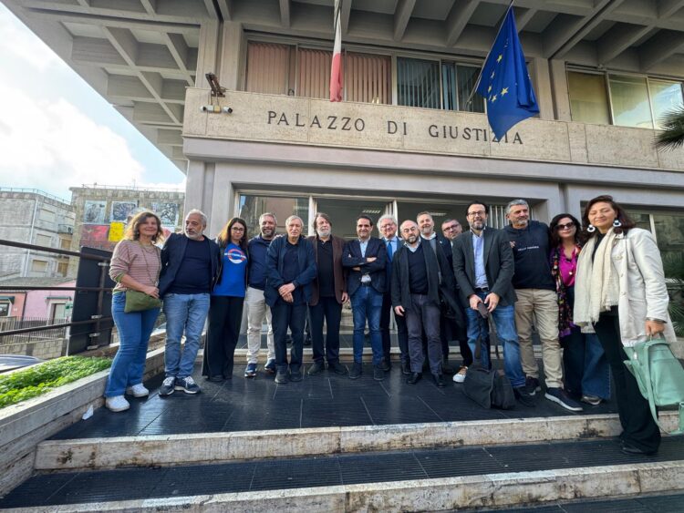 Mare Jonio, inizia il processo. La difesa solleva una serie di eccezioni per “intercettazioni illegali”