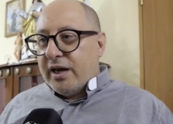 Gela, il parroco del Carmine accoltellato in chiesa