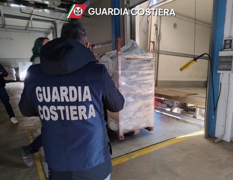 Porto di Pozzallo, sequestrati 250 chili di pesce non tracciato