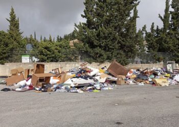 Ccr chiuso a Ragusa e ingombranti accumulati, caso problematico