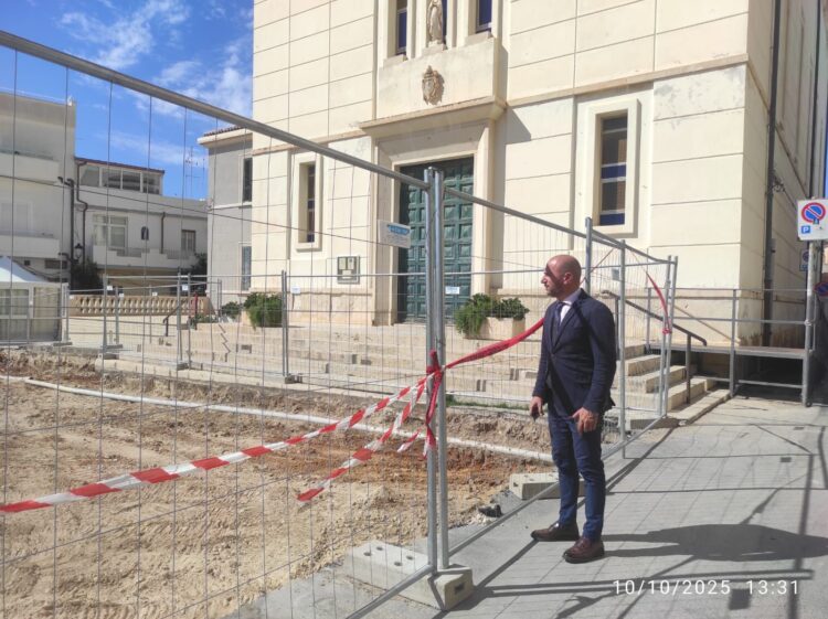 Scoglitti, sopralluogo dell’assessore Nicastro al cantiere di piazza Cavour