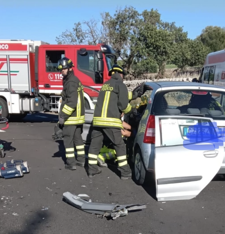 Incidente stradale sulla Ragusa mare, ferite madre e figlia