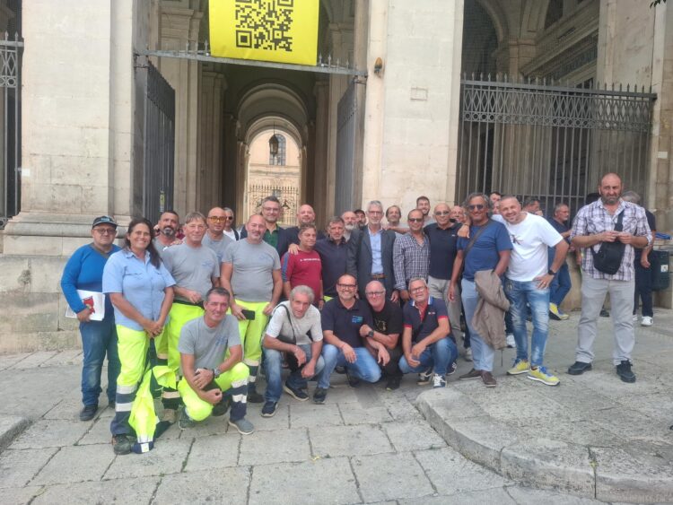 Ragusa e la vertenza per il futuro dei lavoratori ecologici, raggiunto l’accordo