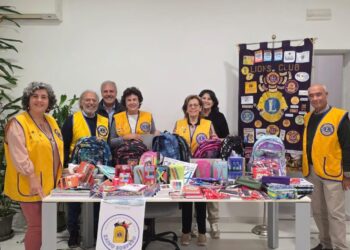Ragusa e l’iniziativa Lions Zaino sospeso, un gesto di solidarietà che fa scuola