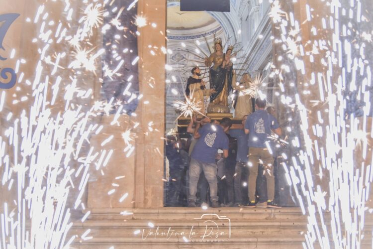 Ragusa, traslato il simulacro della Madonna del Rosario. La festa può cominciare