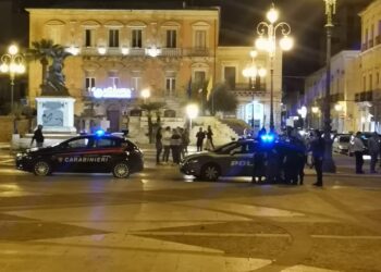 Vittoria, tentano furto in piazza del Popolo: nel mirino tre auto e un furgone