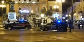 Vittoria, tentano furto in piazza del Popolo: nel mirino tre auto e un furgone
