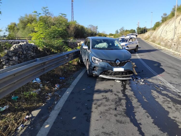 Vittoria, scontro tra due auto in contrada Passo Scarparo: un ferito lieve