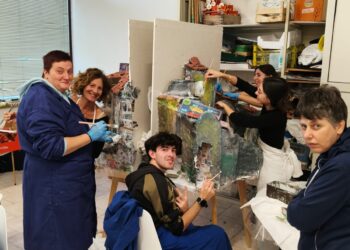 L’Anffas Ragusa e il pomeriggio tra carta, colori e colla