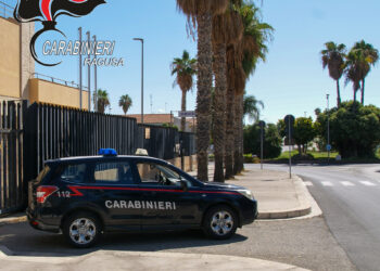 Marina di Ragusa, evade dai domiciliari e aggredisce un giovane: arrestato un tunisino