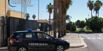 Marina di Ragusa, evade dai domiciliari e aggredisce un giovane: arrestato un tunisino