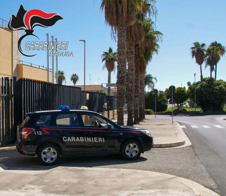 Marina di Ragusa, evade dai domiciliari e aggredisce un giovane: arrestato un tunisino