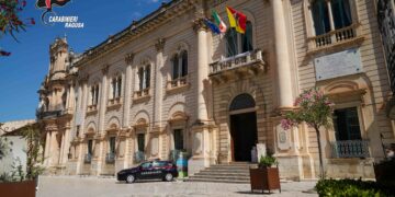 Scicli, 17enne trovato in possesso di hashish e di una ingente somma di denaro: denunciato