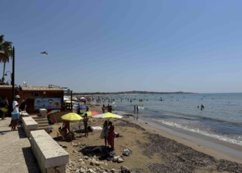 Sampieri, bagnino a riposo eroe per caso: salva un gruppo di bagnanti dalle correnti