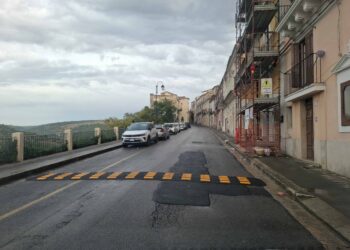 Ragusa, installati dissuasori di velocità in via del Mercato a Ibla