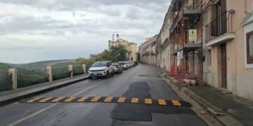 Ragusa, installati dissuasori di velocità in via del Mercato a Ibla