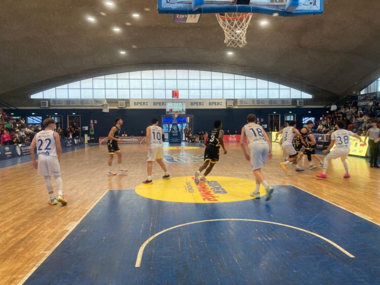 La difesa della Virtus Ragusa esce alla distanza, affondata Bari