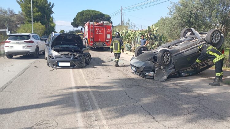 Scontro tra due auto sulla Vittoria-Scoglitti, feriti una ragazza e un anziano