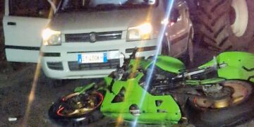 Vittoria, auto contro moto. Grave un centauro
