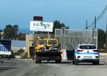 Vittoria, incidente autonomo sullo stradale Alcerito: due feriti