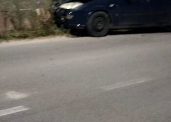 Pedalino, perde il controllo dell’auto e sbatte contro un muro: ferita una donna