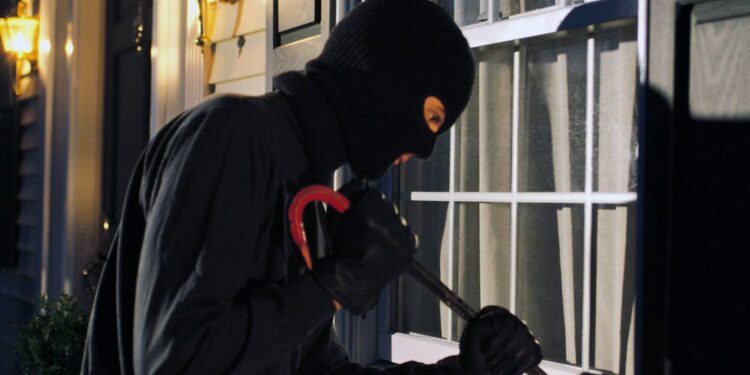 Vittoria, sventato un furto in un’abitazione grazie alla segnalazione di un cittadino