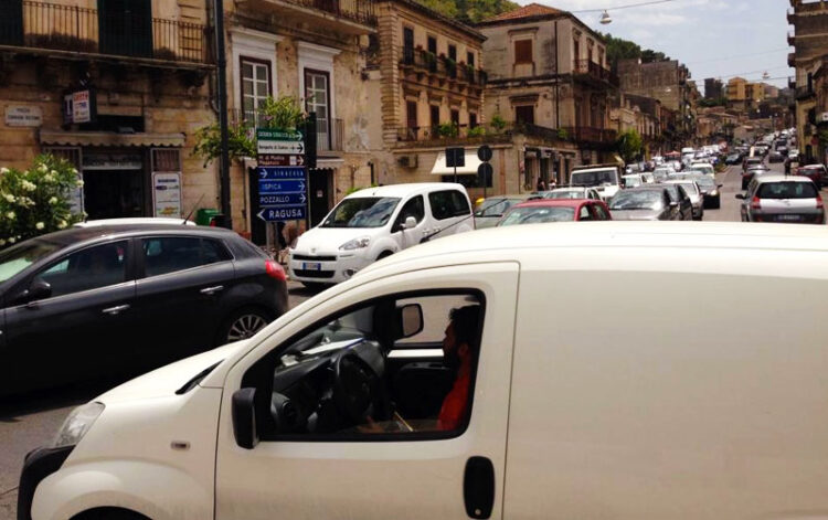 Modica e il traffico veicolare insostenibile, la denuncia de L’Alternativa socialista
