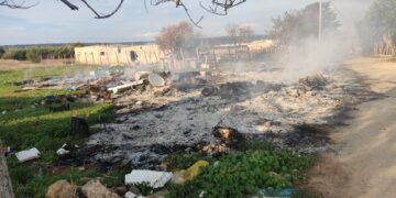 Vasto incendio tra Donnalucata e Playa Grande, devastata area rurale
