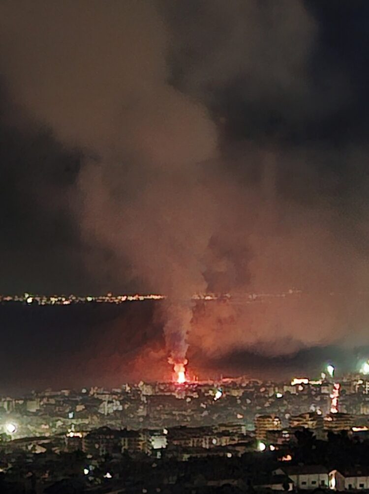 In fiamme Le Ciminiere di Catania, martedì sera da dimenticare per la città etnea