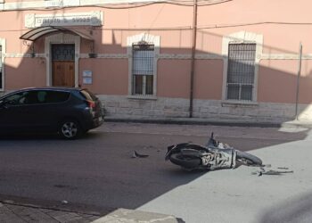 Comiso, accade anche questo: il figlio ha un incidente con il motorino e glielo rubano