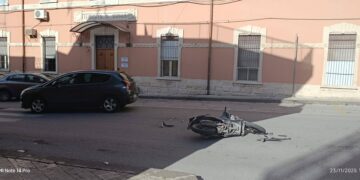 Comiso, accade anche questo: il figlio ha un incidente con il motorino e glielo rubano
