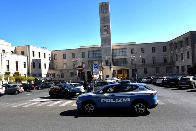 Ragusa, evade i domiciliari: arrestato 22enne