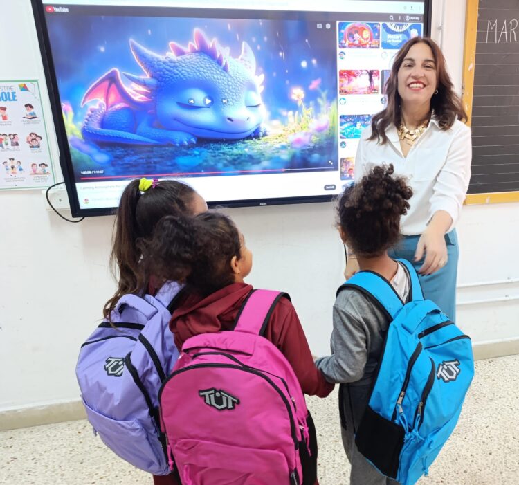 Scicli, la Casa delle donne dona materiale scolastico ai piccoli della Don Milani