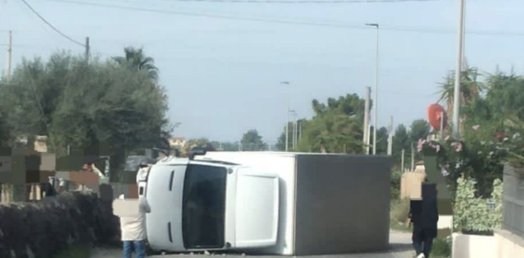 Comiso-Pedalino, l’autista ha un malore e il veicolo si ribalta