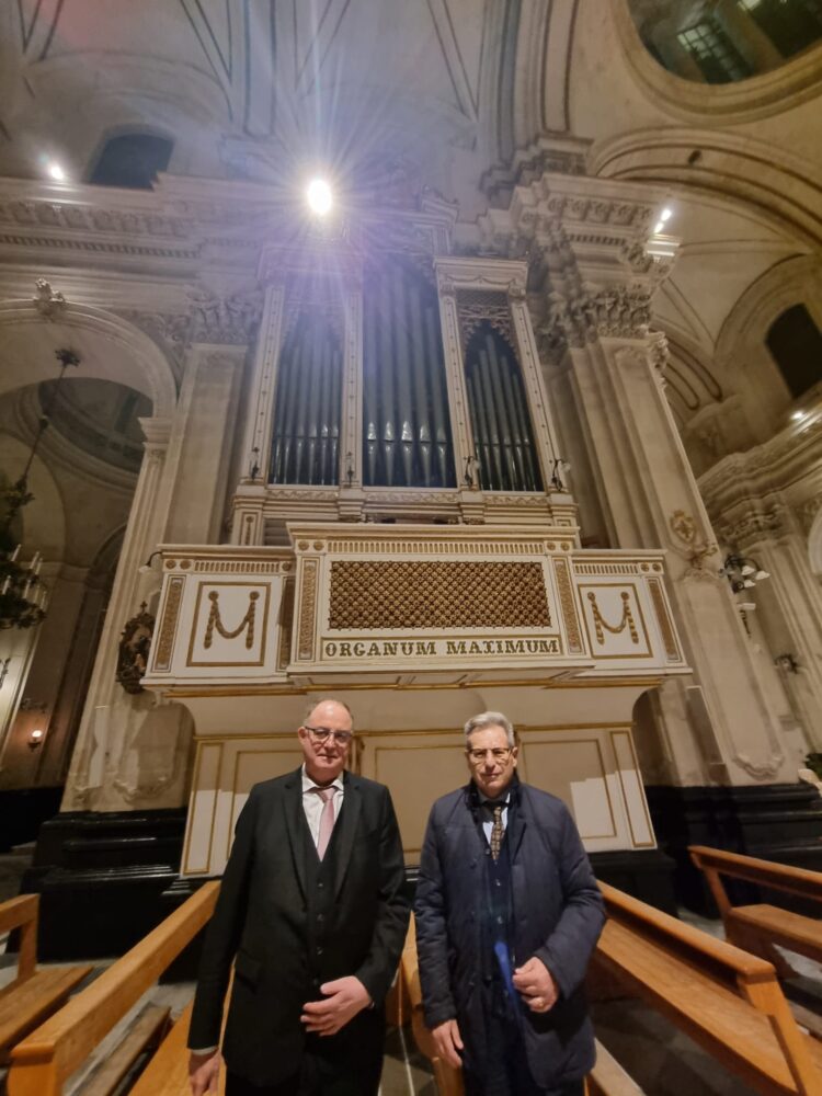 Atmosfera magica al duomo di San Giorgio per il concerto del maestro belga Paul De Maeyer