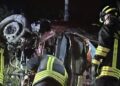 Scontro nella notte sulla Ragusa mare, auto finisce fuori strada e si ribalta. L’altra fugge