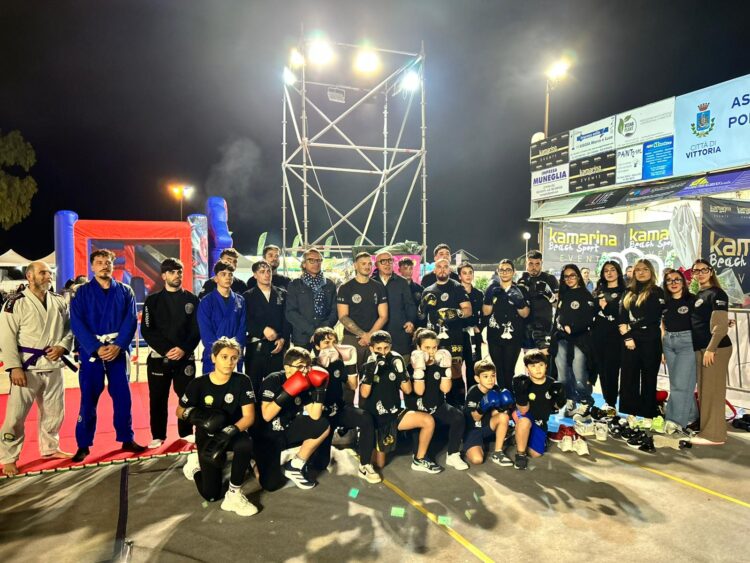 Vittoria, esibizione carica di energia per la Firullo MMA Academy alla Fiera d’Autunno