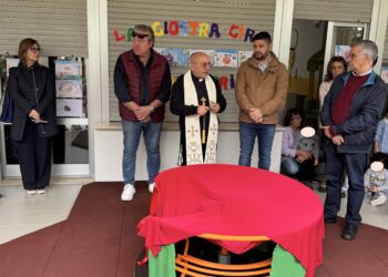 Giarratana, il comitato di San Bartolomeo apostolo dona una giostrina alla scuola dell’infanzia